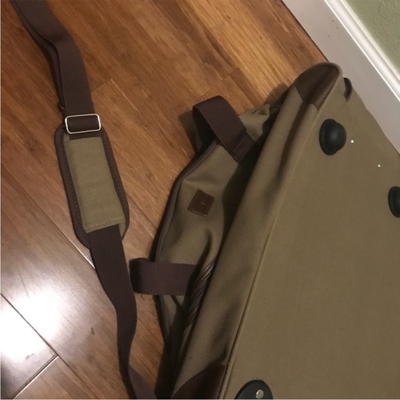 Bella Russo 20 x 11 x 11 Canvas Travel Carry or Rolling Trolley Duffle Bag - Picture 10 of 11